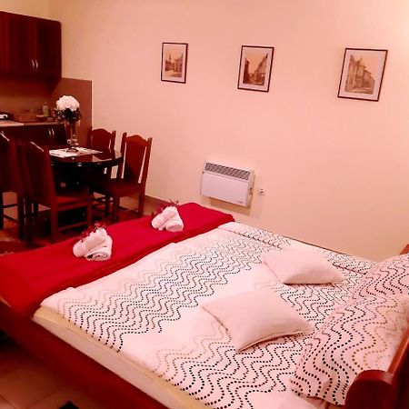 Guest House Villa Lord Novi Sad Bagian luar foto