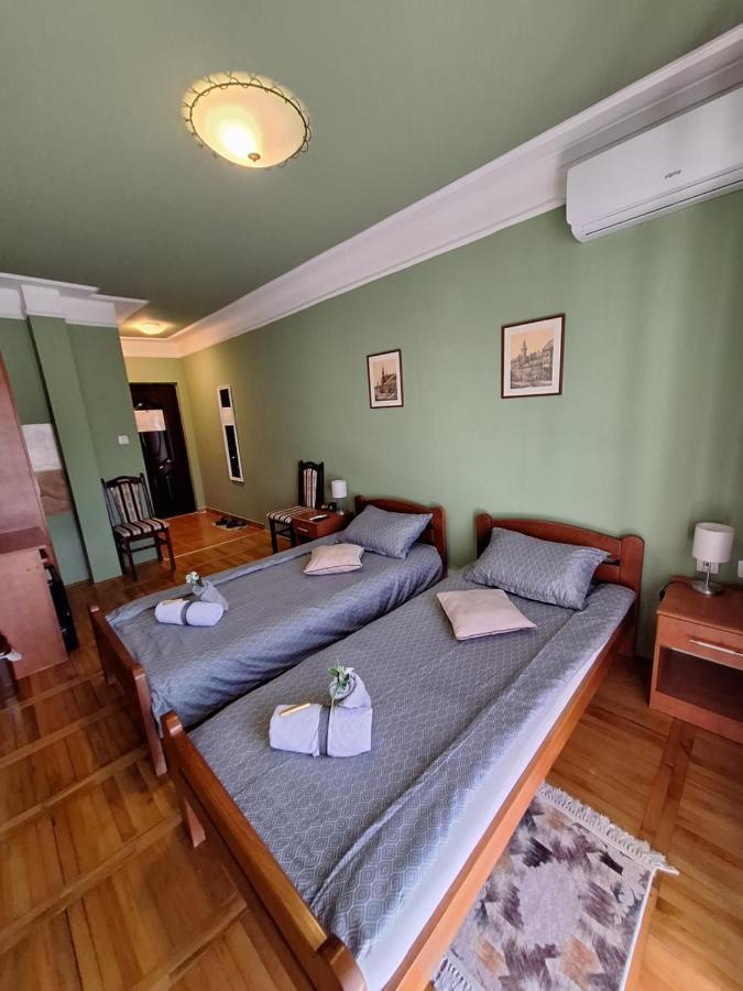 Guest House Villa Lord Novi Sad Bagian luar foto