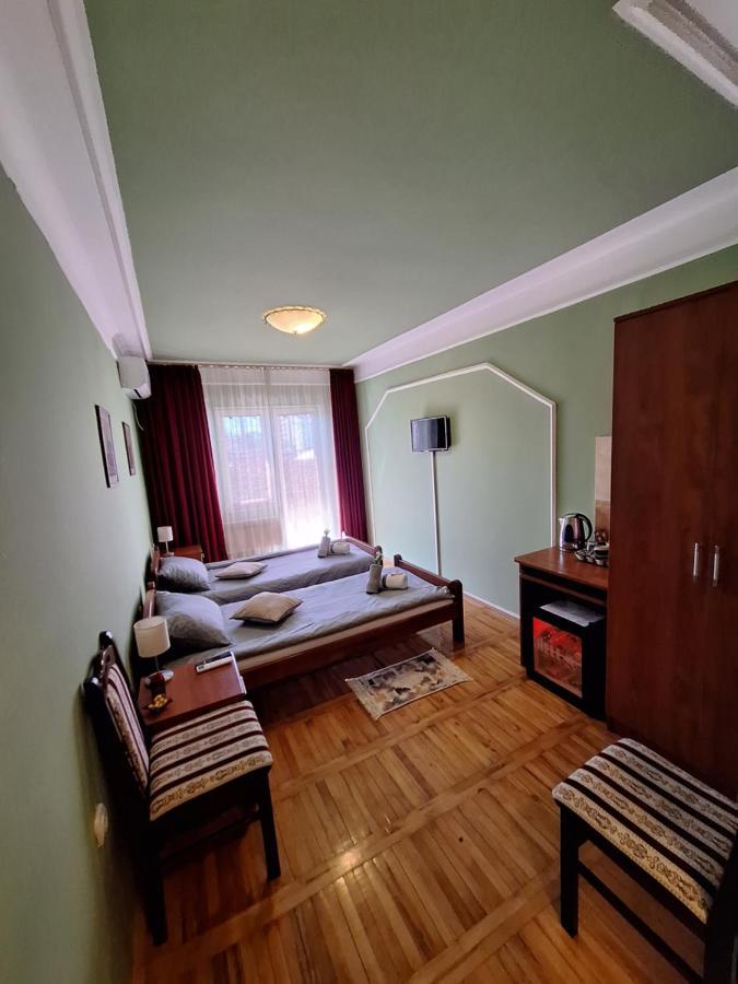 Guest House Villa Lord Novi Sad Bagian luar foto