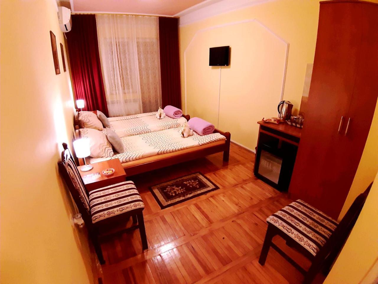 Guest House Villa Lord Novi Sad Bagian luar foto