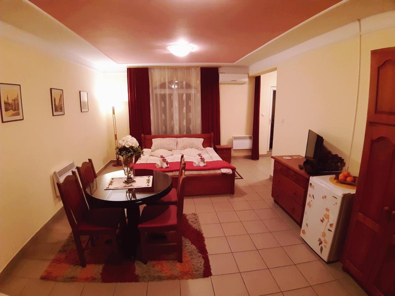 Guest House Villa Lord Novi Sad Bagian luar foto