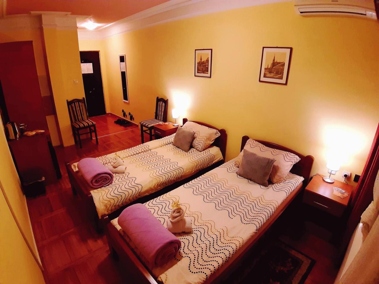 Guest House Villa Lord Novi Sad Bagian luar foto