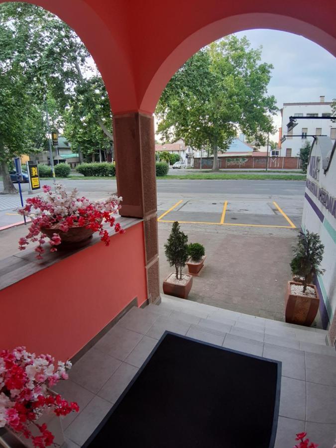 Guest House Villa Lord Novi Sad Bagian luar foto